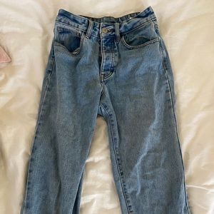 high waisted blue jeans❄️